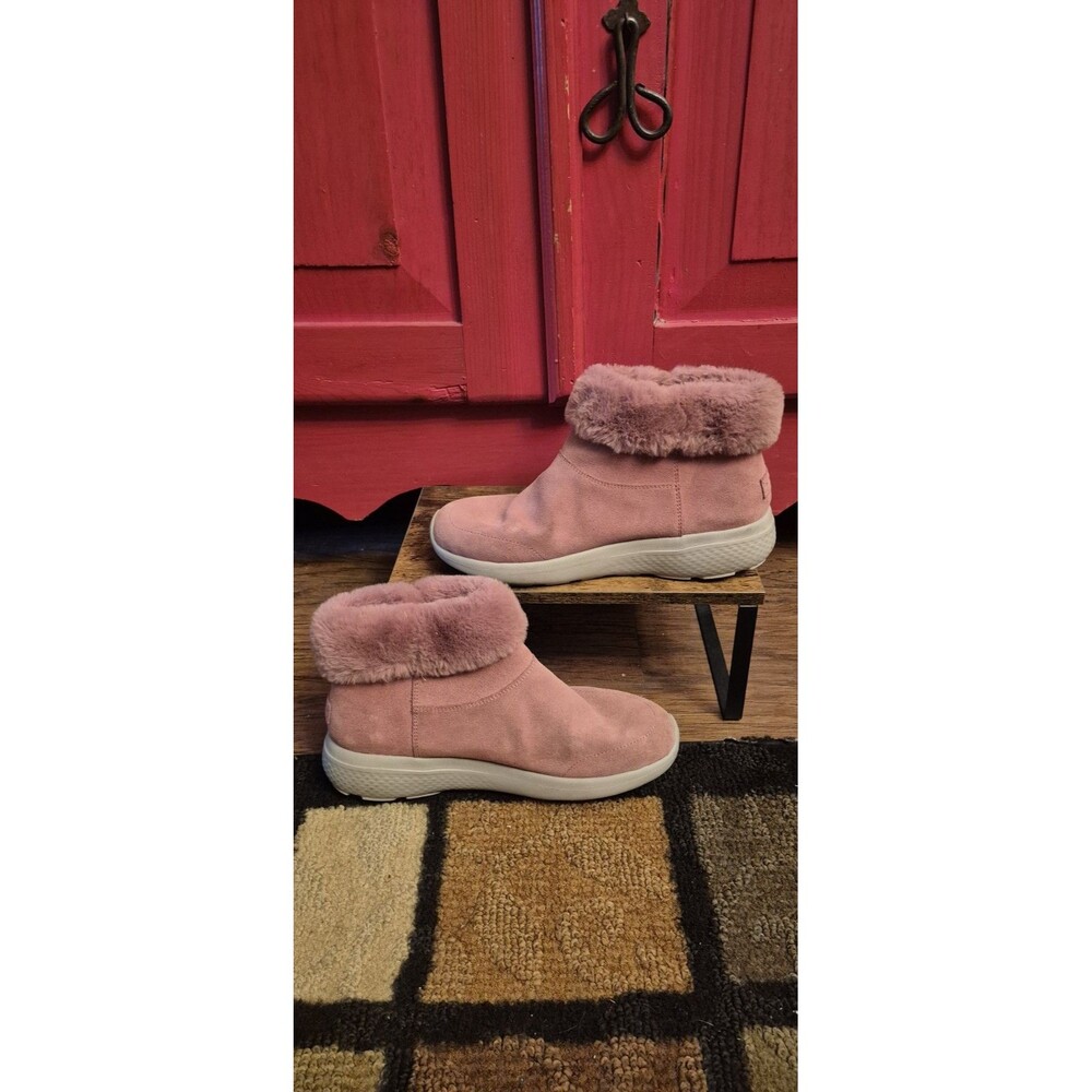 Skechers Womens 9 Suede Booties Ankle Boots Rose Pink Faux Fur Lined Zip-Up EUC